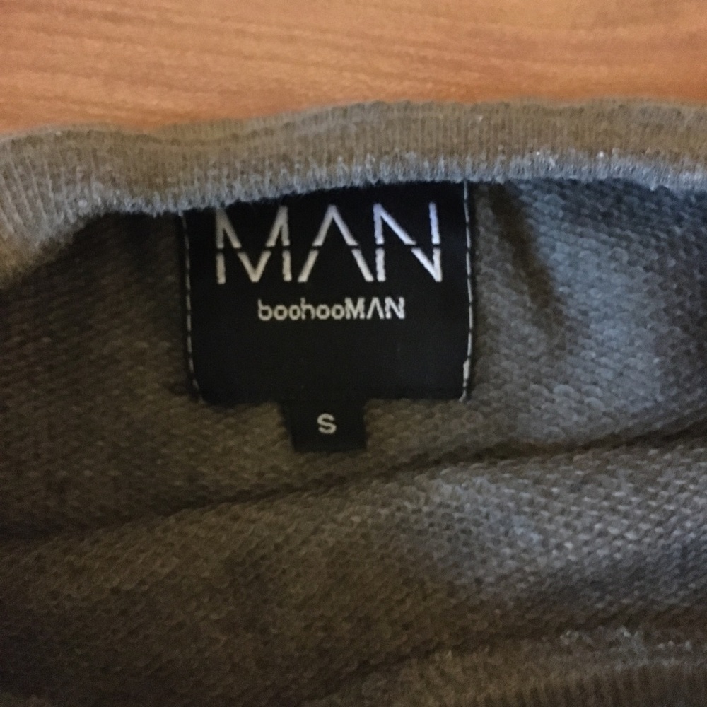 Men’s BoohooMAN Distressed Sweatshirt (S) - Picture 3 of 3